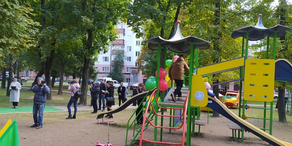 Торжественное открытие детской игровой площадки по пр. Мира в районе жилых домов 16 и 18