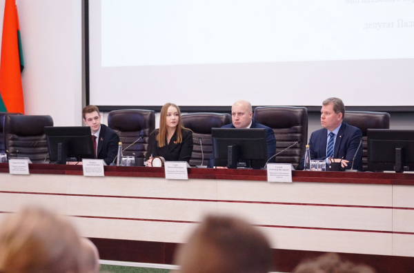 Об итогах работы и планах на будущее: сессия Молодежного парламента прошла в Могилеве