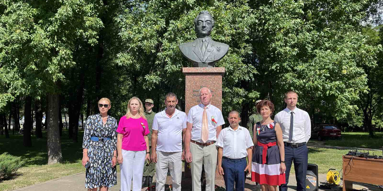 Торжественный митинг и возложение цветов к памятнику Герою Советского союза Аслану Фархад оглы Везирову