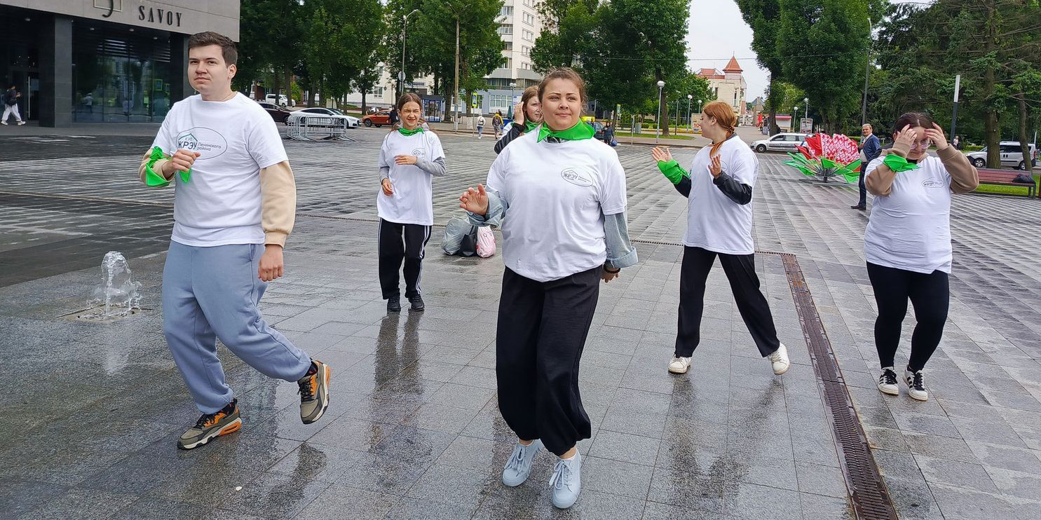 Молодежная зарядка на площади Единства